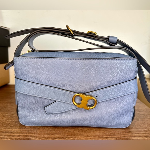 Tory Burch Handbags - Tory Burch Gemini Link Camera Bag Blue